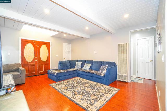 37 Wharf Dr, Bay Point CA: https://media.crmls.org/mediaz/2b428884-c992-4deb-80e1-1592fffb27e1.jpg