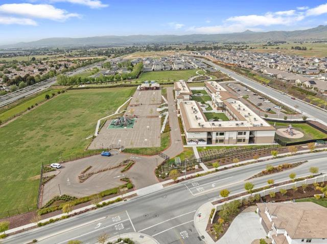 1515 Sunflower Drive, Hollister CA: https://media.crmls.org/mediaz/2b42caf9-4b2a-48be-9769-765e9f94044f.jpg
