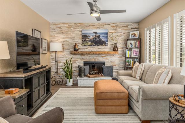 867 Ginger Avenue, Carlsbad CA: https://media.crmls.org/mediaz/2b434a16-7588-49a9-9d23-96531cf1e623.jpg