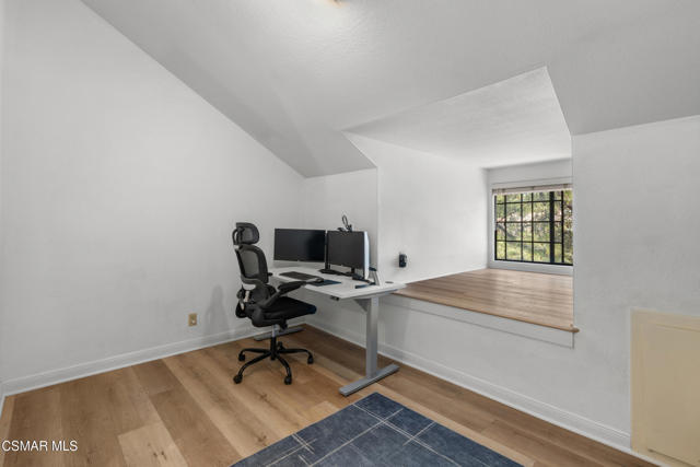 29725 Windsong Lane, Agoura Hills CA: https://media.crmls.org/mediaz/2b4388ef-83ec-41b2-9ca9-c3fb7f285331.jpg