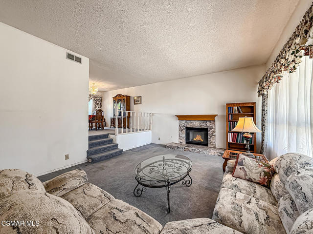136 Erten Street, Thousand Oaks CA: https://media.crmls.org/mediaz/2b43f018-9023-4776-b92c-fdd98a5986aa.jpg