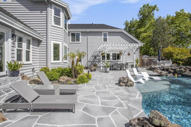 91 RED CYPRESS CT, Danville CA: https://media.crmls.org/mediaz/2b44363e-6482-4279-bfc3-7d2df56d2ec7.jpg