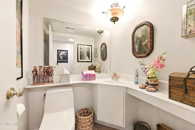 22421 Jeffrey Mark Court, Chatsworth CA: https://media.crmls.org/mediaz/2b4442f2-8a23-4c78-80fa-f7d08fc76359.jpg