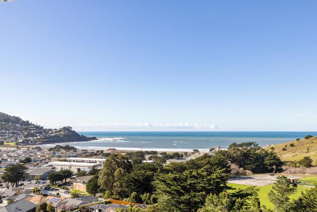 674 Corona Dr, Pacifica CA: https://media.crmls.org/mediaz/2b447382-9cc2-4105-83db-4e6354311a35.jpg