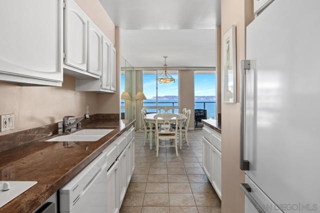 1820 Avenida Del Mundo, Coronado CA: https://media.crmls.org/mediaz/2b44efbd-5497-4046-b084-937668c340fb.jpg