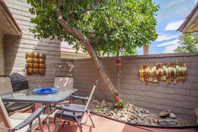 68473 Calle Toledo, Cathedral City CA: https://media.crmls.org/mediaz/2b452294-2553-439d-adc7-72dfa0df1b38.jpg