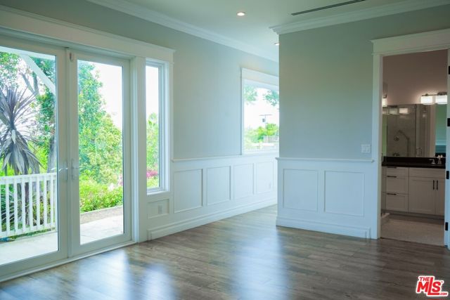22224 Cass Avenue, Woodland Hills CA: https://media.crmls.org/mediaz/2b457efe-67a9-49d6-a807-3565f5a18abb.jpg