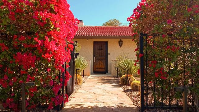 2200 E Acacia, Palm Springs CA: https://media.crmls.org/mediaz/2b4616d5-b0a4-4227-bf26-ff43c580b497.jpg