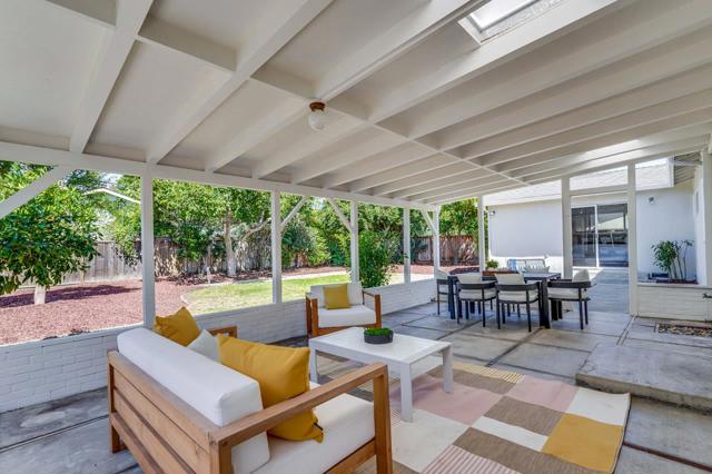 10211 E Estates Drive, Cupertino CA: https://media.crmls.org/mediaz/2b463f67-ed7a-4205-9c96-6dc6998e6e4f.jpg