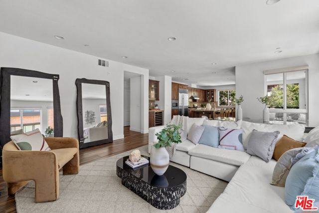 12883 Runway Road, 1 photo 4