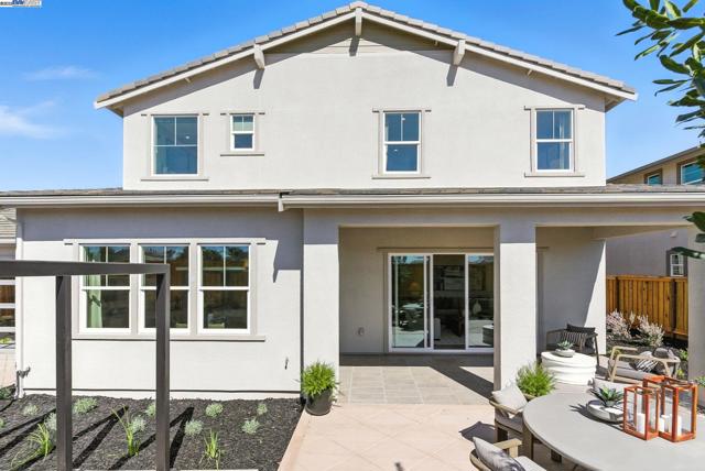 1685 Arione Street, Brentwood CA: https://media.crmls.org/mediaz/2b46a82b-6032-4216-b2b2-46e06cae9028.jpg