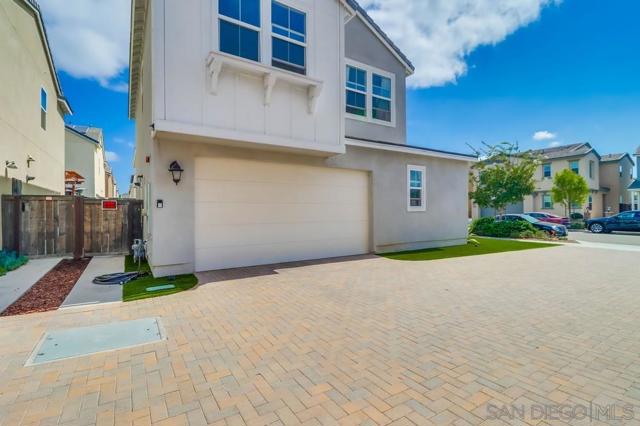 1225 Camino Avalon, Chula Vista CA: https://media.crmls.org/mediaz/2b4732c5-d03a-4d09-9668-38cbfd0ed4b2.jpg