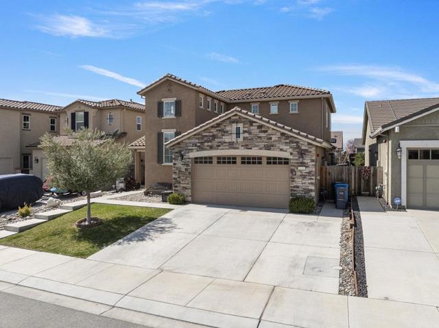 1618 Lily Court, Hollister CA: https://media.crmls.org/mediaz/2b47d282-c525-4faa-bba1-100576a46552.jpg