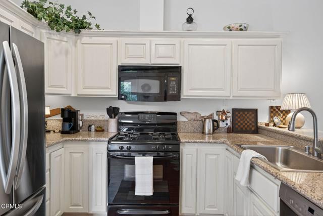 425 Rancho Drive, Ventura CA: https://media.crmls.org/mediaz/2b47efed-cea3-4f6c-a275-09227f8ce5bd.jpg