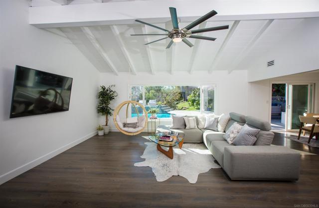 455 Glencrest Dr, Solana Beach CA: https://media.crmls.org/mediaz/2b47f5c5-cc80-4ca4-a57d-a15abfaee15f.jpg