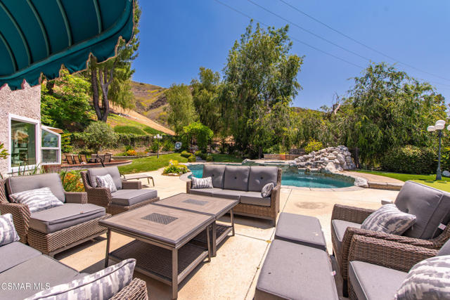 5924 Rainbow Hill Road, Agoura Hills CA: https://media.crmls.org/mediaz/2b47f78b-cae1-42a3-bb77-18f3ee25190d.jpg