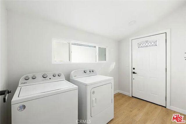 935 E Fairview Boulevard, Inglewood CA: https://media.crmls.org/mediaz/2b481c55-9b18-4b8d-8711-cde2dd10f977.jpg