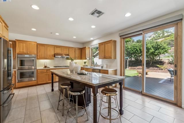 4110 Mystic View Ct, Hayward CA: https://media.crmls.org/mediaz/2b484033-dbe8-4348-9edf-ac3dd1669ba1.jpg
