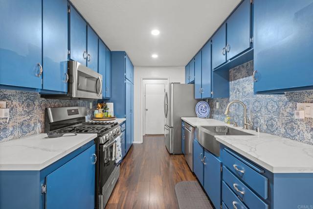 Detail Gallery Image 9 of 33 For 4232 Fiesta Way #3,  Oceanside,  CA 92057 - 2 Beds | 2/1 Baths