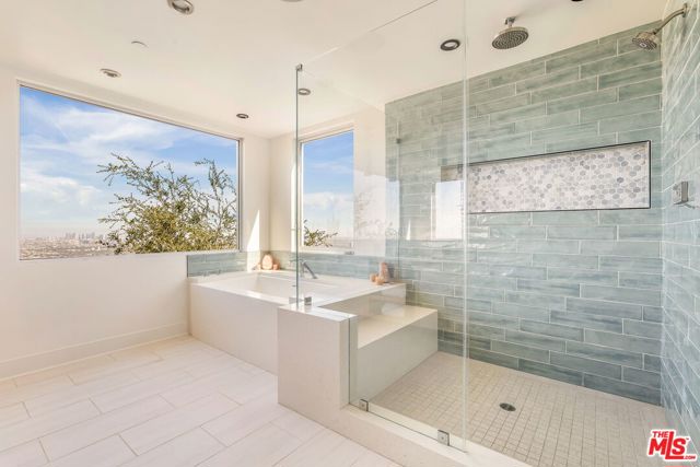 1610 Viewmont Drive, Los Angeles CA: https://media.crmls.org/mediaz/2b4954d1-5454-493b-a091-3cd6b00c704e.jpg