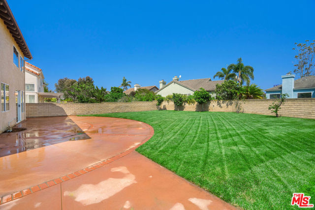 6615 Kentwood Bluffs Drive, Los Angeles CA: https://media.crmls.org/mediaz/2b49b409-4c16-4f22-b4d7-da827a6476d7.jpg