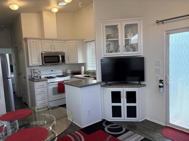 74711 Dillon Road, Desert Hot Springs CA: https://media.crmls.org/mediaz/2b49e87a-1084-4c46-a0fc-ed1dc2863f05.jpg