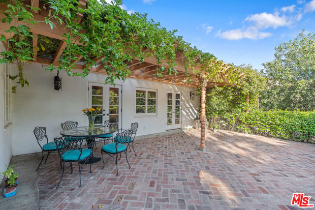 221 S Beverly Glen Boulevard, Los Angeles CA: https://media.crmls.org/mediaz/2b4a305b-90f4-4725-92ec-d7f4a9d82bea.jpg