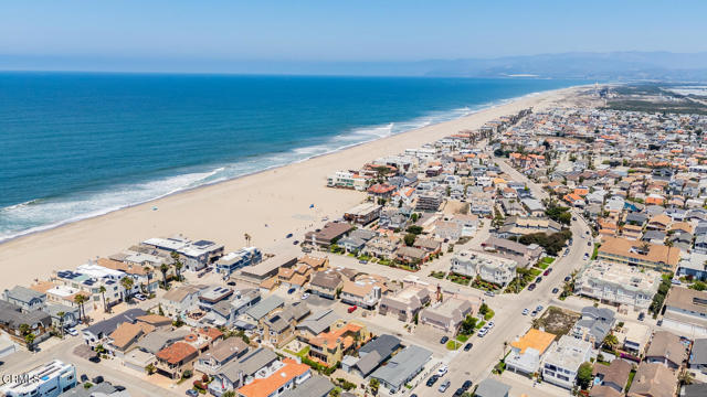 5114 Marlin Way, Oxnard CA: https://media.crmls.org/mediaz/2b4a555f-4b4a-4561-8801-5c25062544a7.jpg
