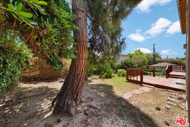 3512 Inglewood Boulevard, Los Angeles CA: https://media.crmls.org/mediaz/2b4aa5a5-30c9-40e0-b19e-268a7bc2dfd1.jpg