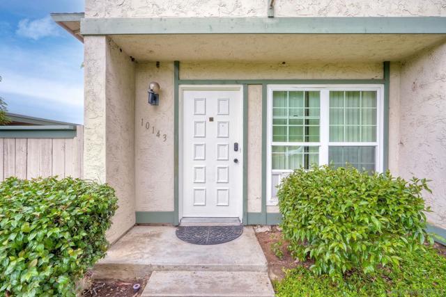 10143 Caminito Volar, San Diego CA: https://media.crmls.org/mediaz/2b4b5bd0-7e1b-43e8-9a5c-babd7c738b3e.jpg