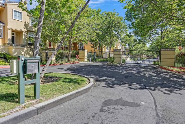 3463 Ellery Cmn, Fremont CA: https://media.crmls.org/mediaz/2b4b7857-c38a-4e99-bbe1-dcc1229ce745.jpg