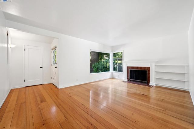 1658 Gouldin Rd, Oakland CA: https://media.crmls.org/mediaz/2b4c28b5-4ade-4b5c-9a58-15d70381a800.jpg