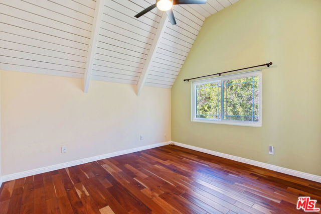4236 Ensenada Drive, Woodland Hills CA: https://media.crmls.org/mediaz/2b4c3e3c-45c4-4586-9e36-f1af47254fa1.jpg