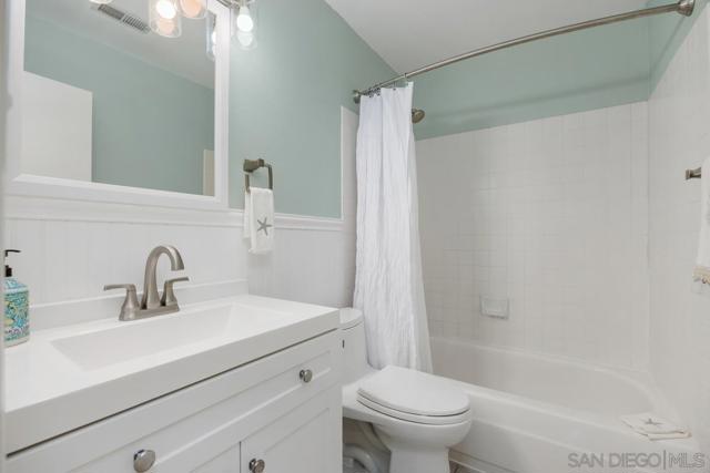 12991 Caminito Bodega, Del Mar CA: https://media.crmls.org/mediaz/2b4c8ef4-2e1d-4d28-b54a-45c6609c4ebe.jpg