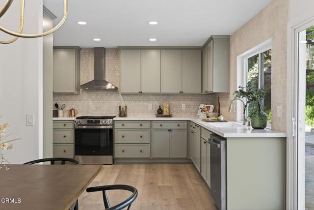 Detail Gallery Image 11 of 34 For 2868 Amber Wood Pl, Thousand Oaks,  CA 91362 - 4 Beds | 2/1 Baths