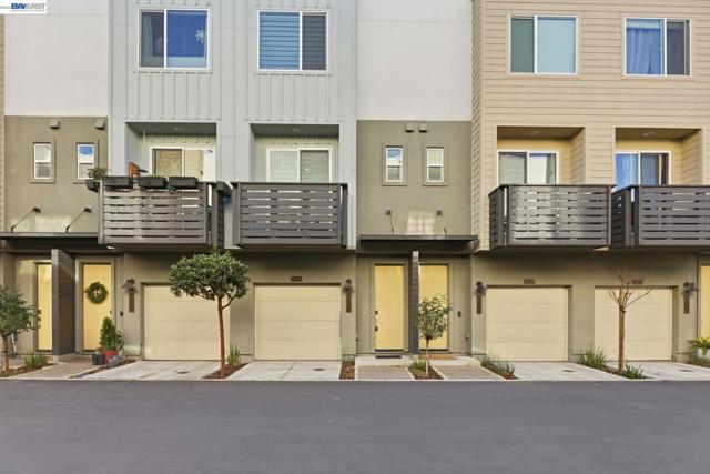 931 Edy Ln, Oakland CA: https://media.crmls.org/mediaz/2b4d6070-5ae6-4bfc-9bae-8848e2312709.jpg