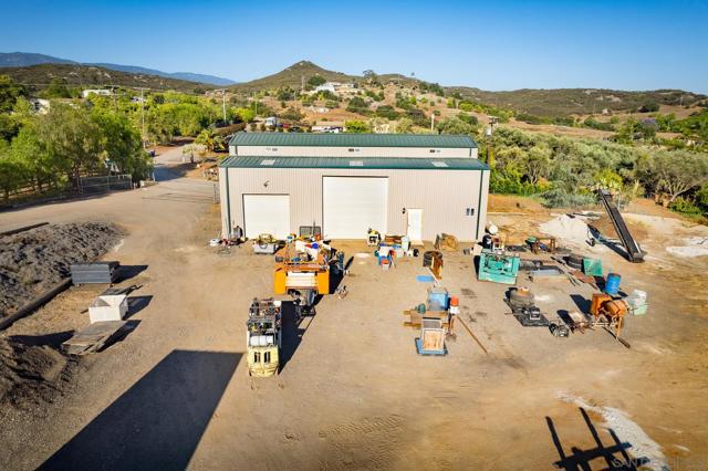 31141 Saddleback Rd, Valley Center CA: https://media.crmls.org/mediaz/2b4d8543-7667-427c-b07e-831995a4a2e3.jpg