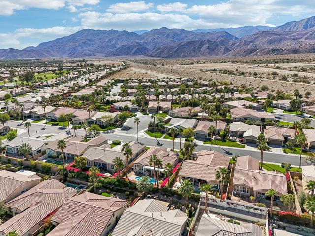 60920 Living Stone Drive, La Quinta CA: https://media.crmls.org/mediaz/2b4dcb30-3227-4e1a-a048-12a24aa496b6.jpg