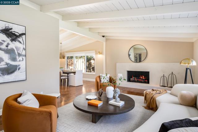 9 Saint Andrews Pl, Alamo CA: https://media.crmls.org/mediaz/2b4dd7bb-da2e-4924-b607-6823ba3a457d.jpg