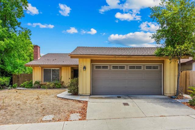 10065 Canyonview Court, Spring Valley CA: https://media.crmls.org/mediaz/2b4df26f-bb26-4a36-9617-f28301b38d1b.jpg
