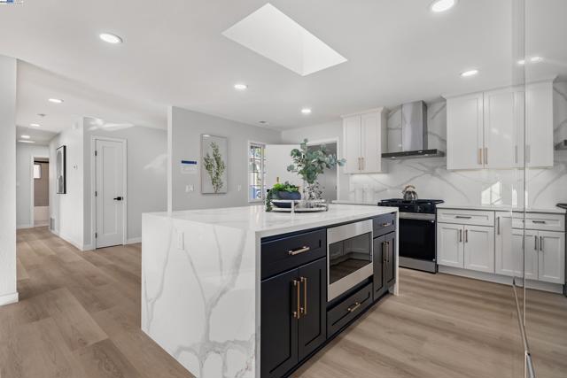 4349 La Cosa Ave, Fremont CA: https://media.crmls.org/mediaz/2b4e1266-4004-43f0-85c9-9baf75ffdbca.jpg