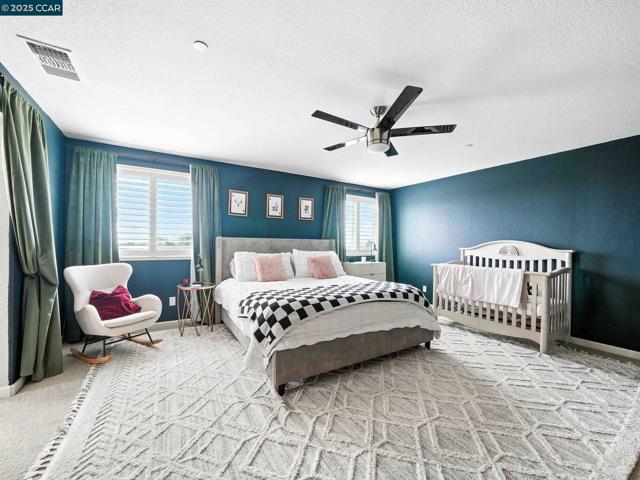 2433 Sanders Ln, Fairfield CA: https://media.crmls.org/mediaz/2b4e84e7-b180-40ea-ac34-caad7b358d7f.jpg