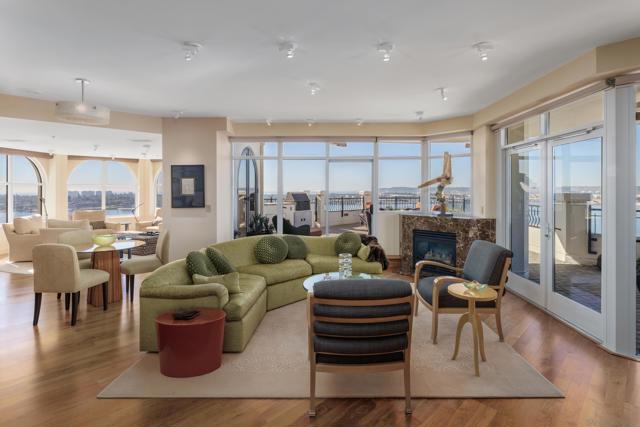 700 W Harbor Dr, San Diego CA: https://media.crmls.org/mediaz/2b4ec94b-a03f-40c7-b59e-1c0dceb236e9.jpg