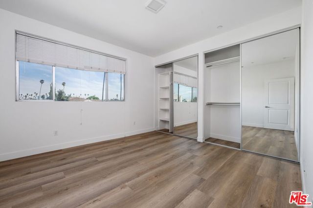 1183 CRENSHAW Boulevard, Los Angeles CA: https://media.crmls.org/mediaz/2b4ee9fd-3b2a-43f4-b319-d90e59e6eca1.jpg