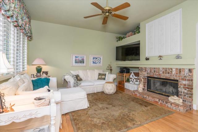 1130 Minarets Avenue, Clovis CA: https://media.crmls.org/mediaz/2b4f1f05-0752-4c87-98ec-e1d3b75e8d5e.jpg