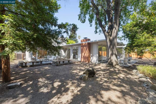 243 Santa Fe Dr, Walnut Creek CA: https://media.crmls.org/mediaz/2b4f219d-3892-4532-922f-046bb10af811.jpg