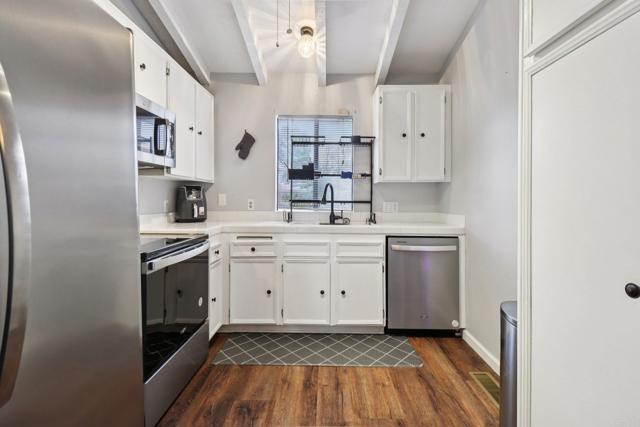 Detail Gallery Image 3 of 43 For 15696 Davis Cup Ln, Ramona,  CA 92065 - 2 Beds | 2 Baths