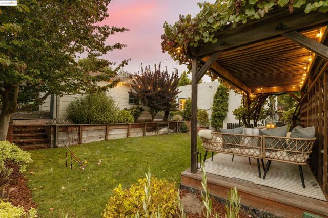 2451 Carmel St, Oakland CA: https://media.crmls.org/mediaz/2b51baa7-e4e4-4f2d-b8c4-833c40588aff.jpg