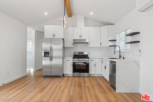 4302 W 138th Street, Hawthorne CA: https://media.crmls.org/mediaz/2b51f37c-3181-4fa7-8894-1335ee44553b.jpg