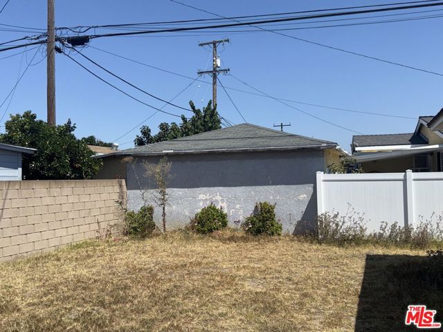 1715 E Silva Street, Long Beach CA: https://media.crmls.org/mediaz/2b5208da-45f7-42ce-82b5-1053efd8d92e.jpg